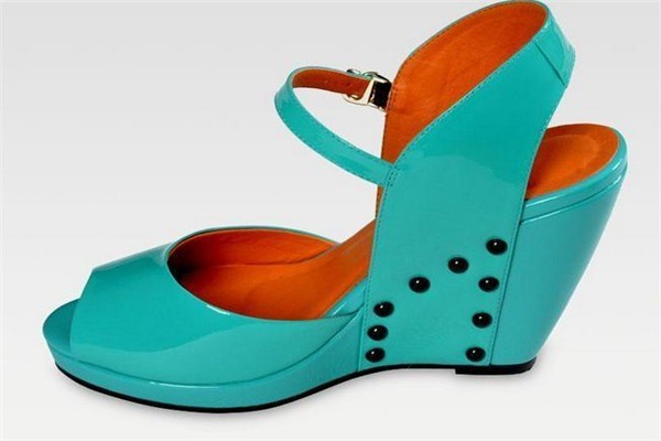 奈奢鞋帽与化妆品销售 融合时尚与美的商业之道