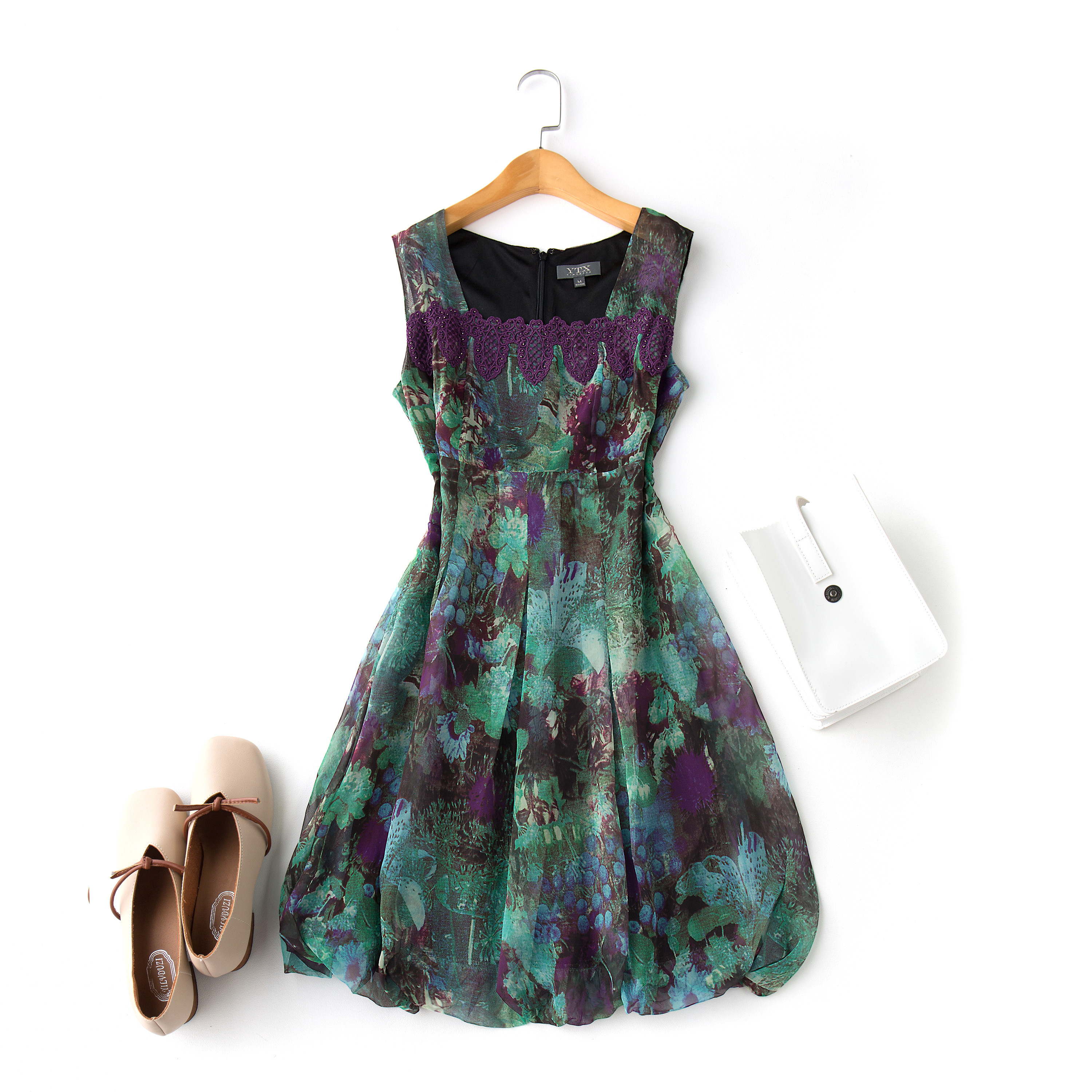 服装与静物拍摄 挂拍、平铺与模特展示的专业技巧