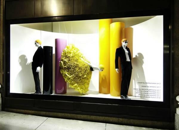 橱窗陈列设计在服装与化妆品销售中的艺术与策略