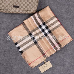 捧红围巾 保暖与时尚的完美结合