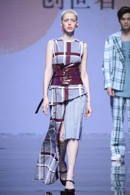 坐标大浪 时尚风云激荡，潮流与创新共生——2019春夏中国纺织面料流行趋势暨新锐设计师发布秀侧记