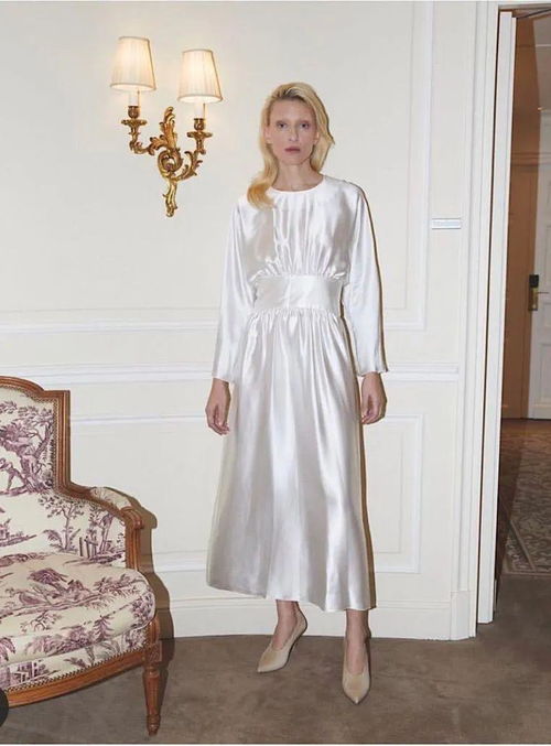 化繁为简 2023年极简风服装的形态与内核